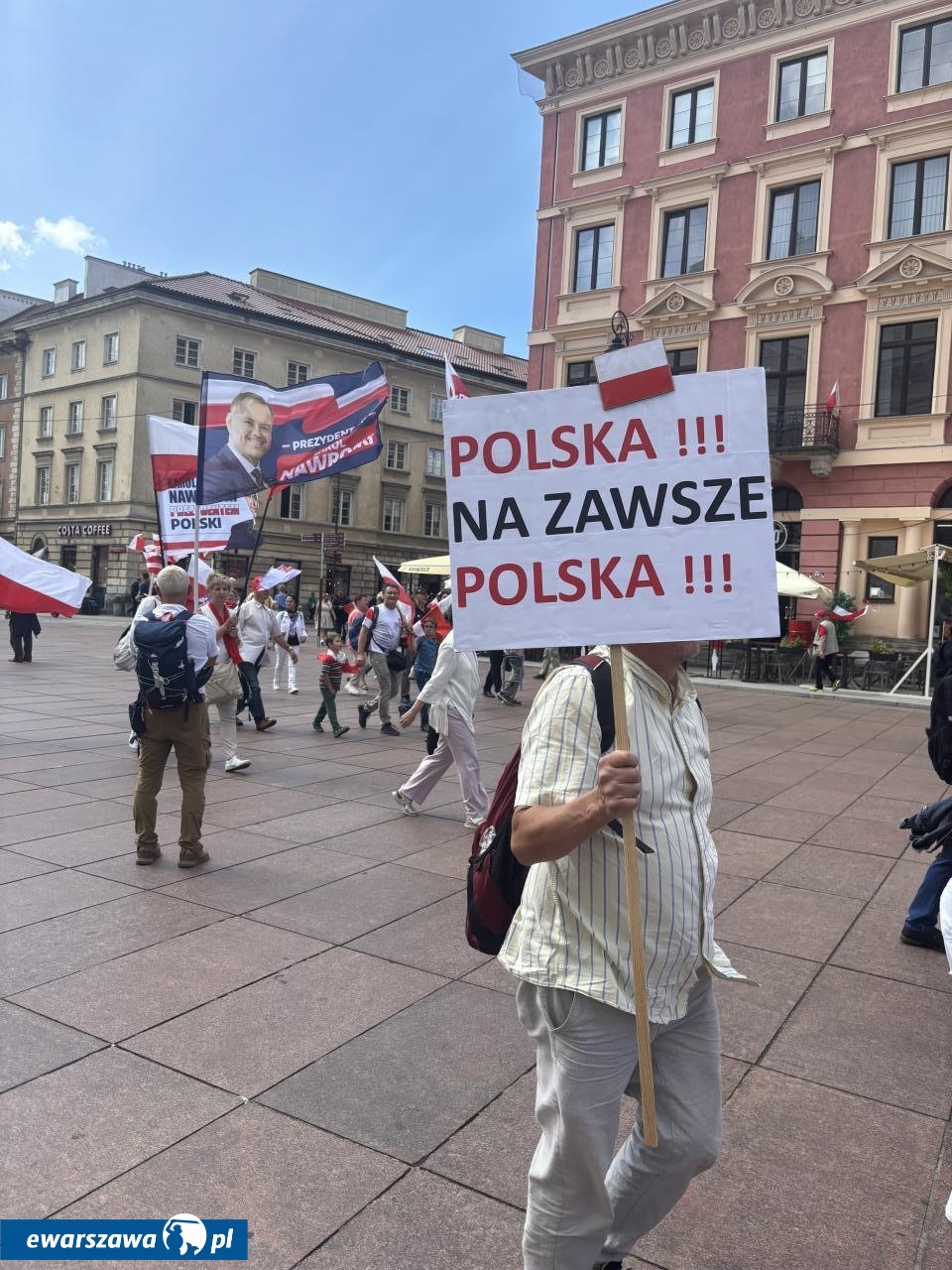 Tłumy z okazji zaprzysiężenia Karola Nawrockiego na Prezydenta Polski | fot. Bartosz Pańczyk