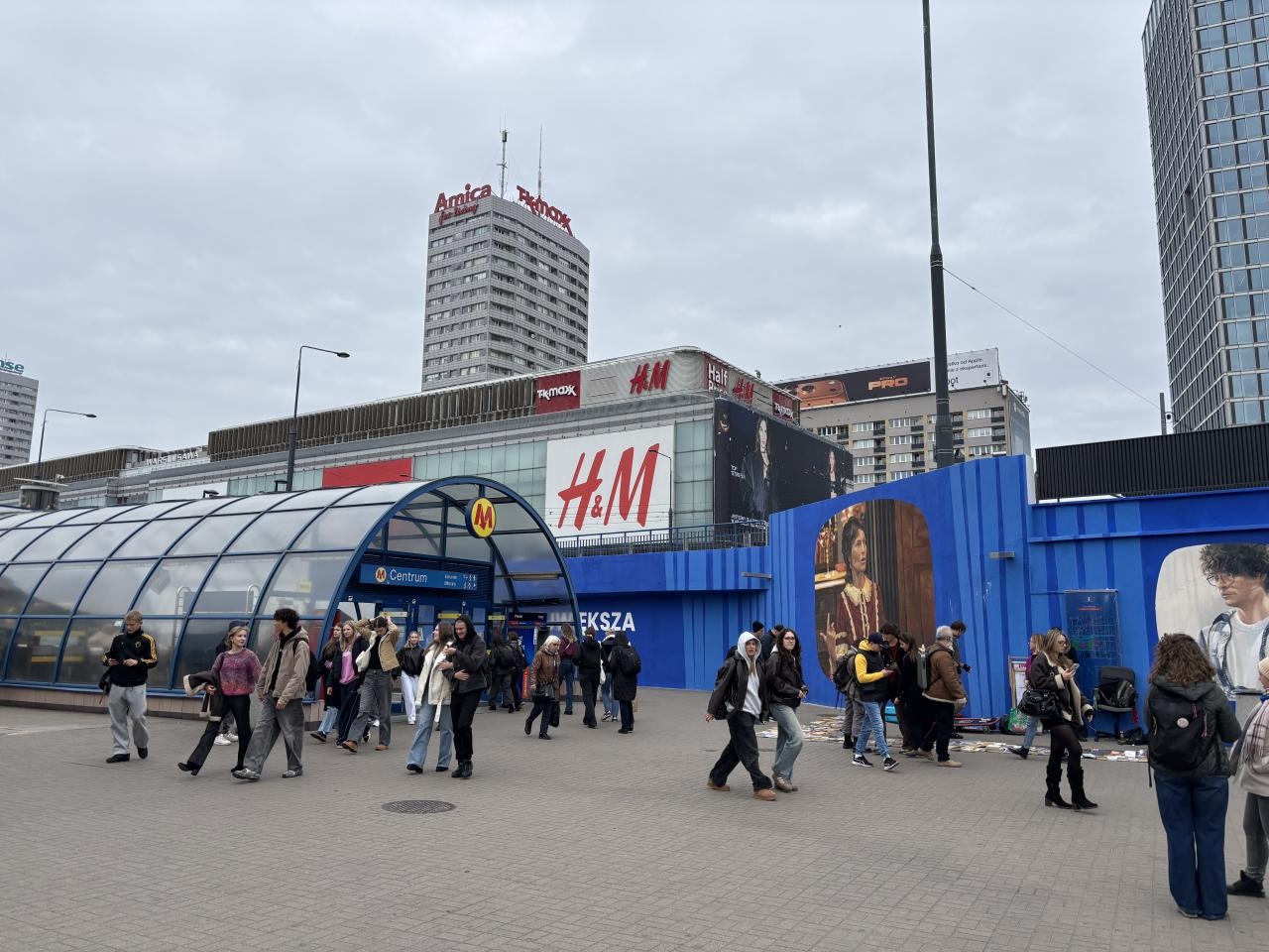 H&M przy ul. Marszałkowskiej w Warszawie | fot. Bartosz Pańczyk
