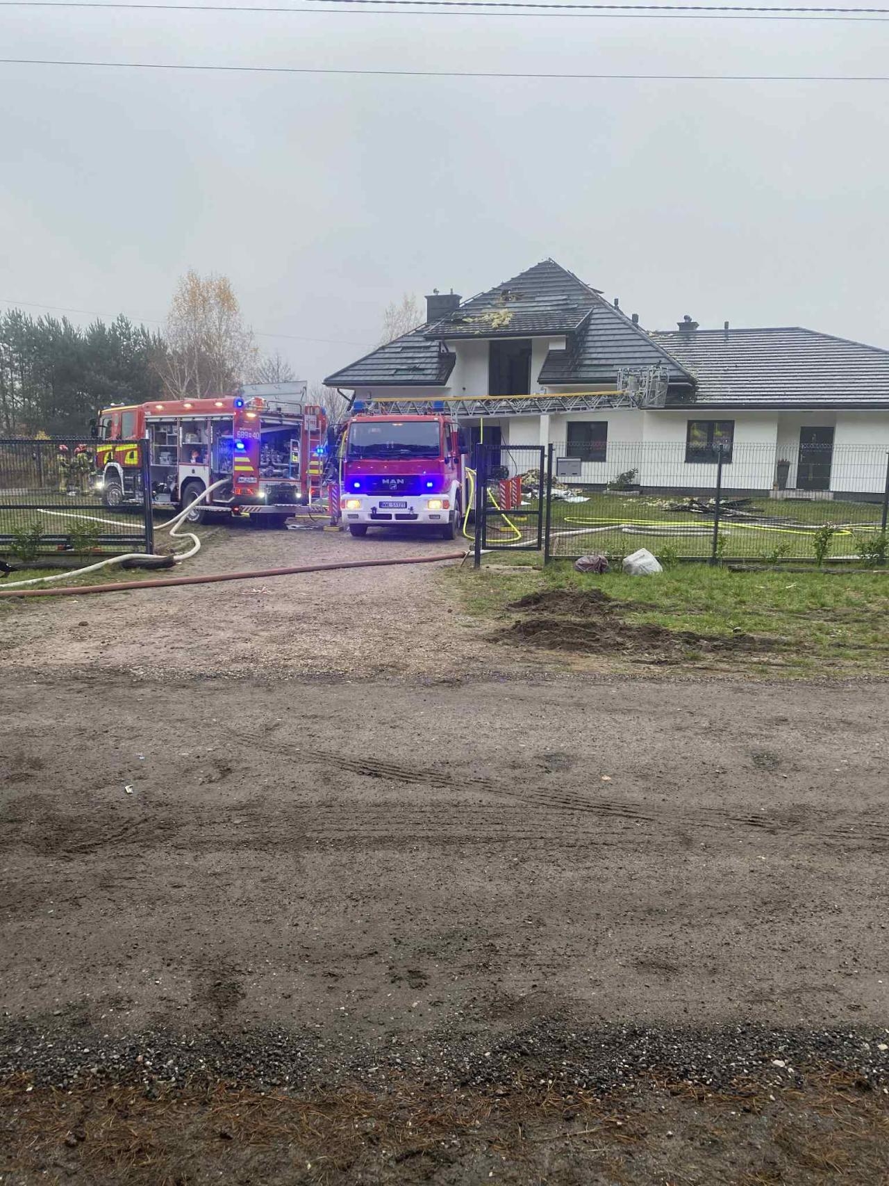 pożar domu pod Warszawą | fot. facebook.com/KomendaPowiatowaPSPWolomin