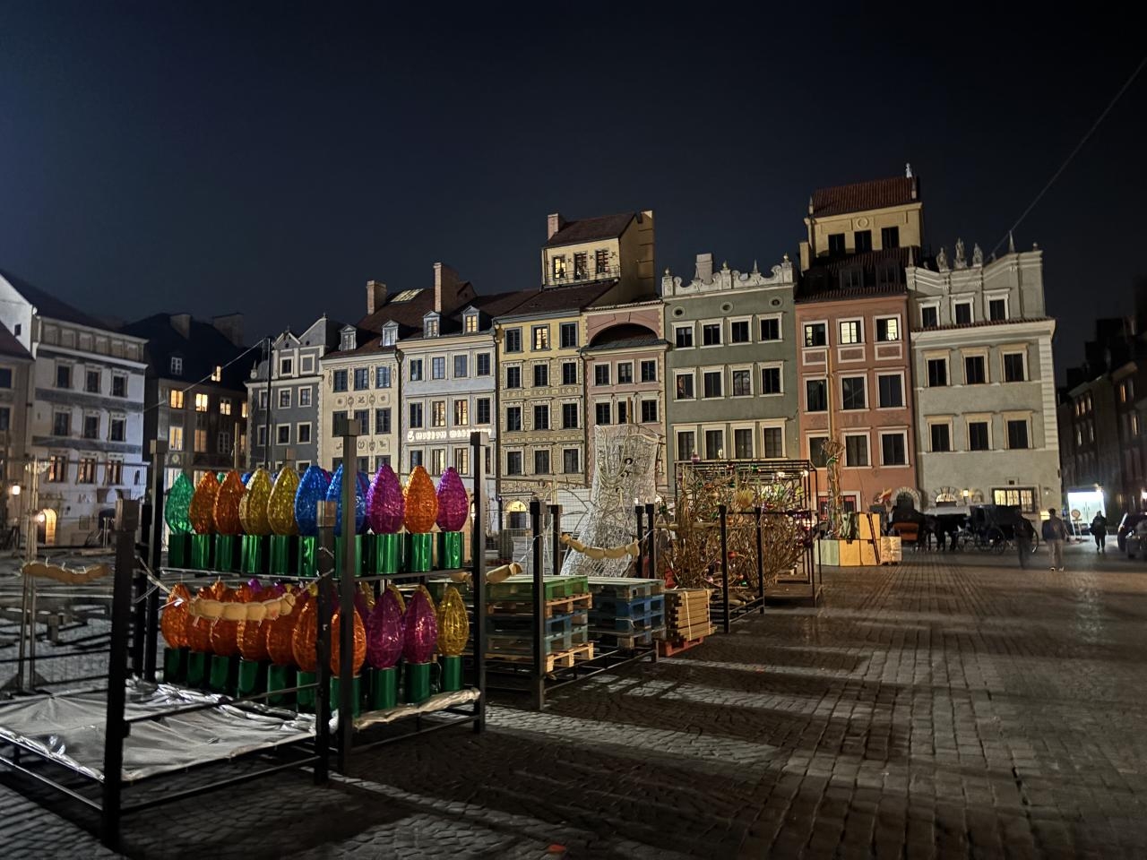 budowa lodowiska na Starym Mieście w Warszawie | fot. Bartosz Pańczyk